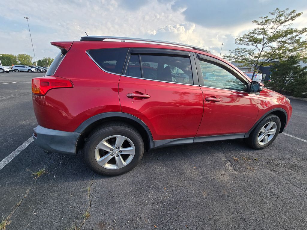 Used 2013 Red Toyota XLE image 8