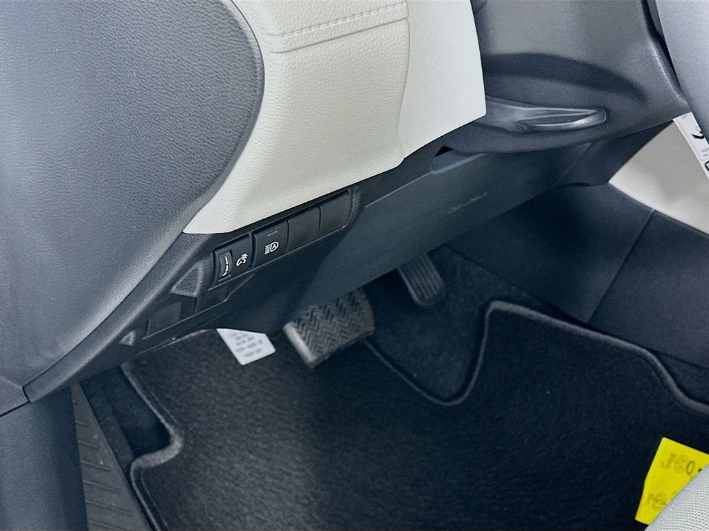 Thumbnail: 2025 Toyota Corolla Cross - 10