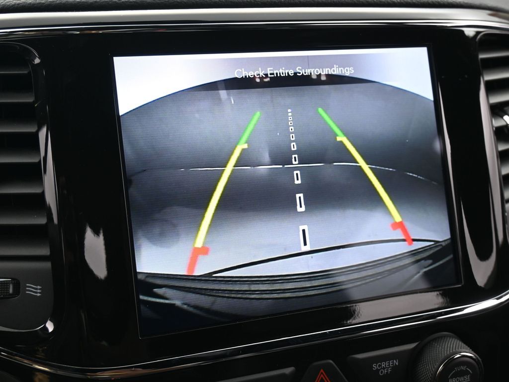 Used 2021 Diamond Black Crystal Pearlcoat Jeep Laredo X image 19