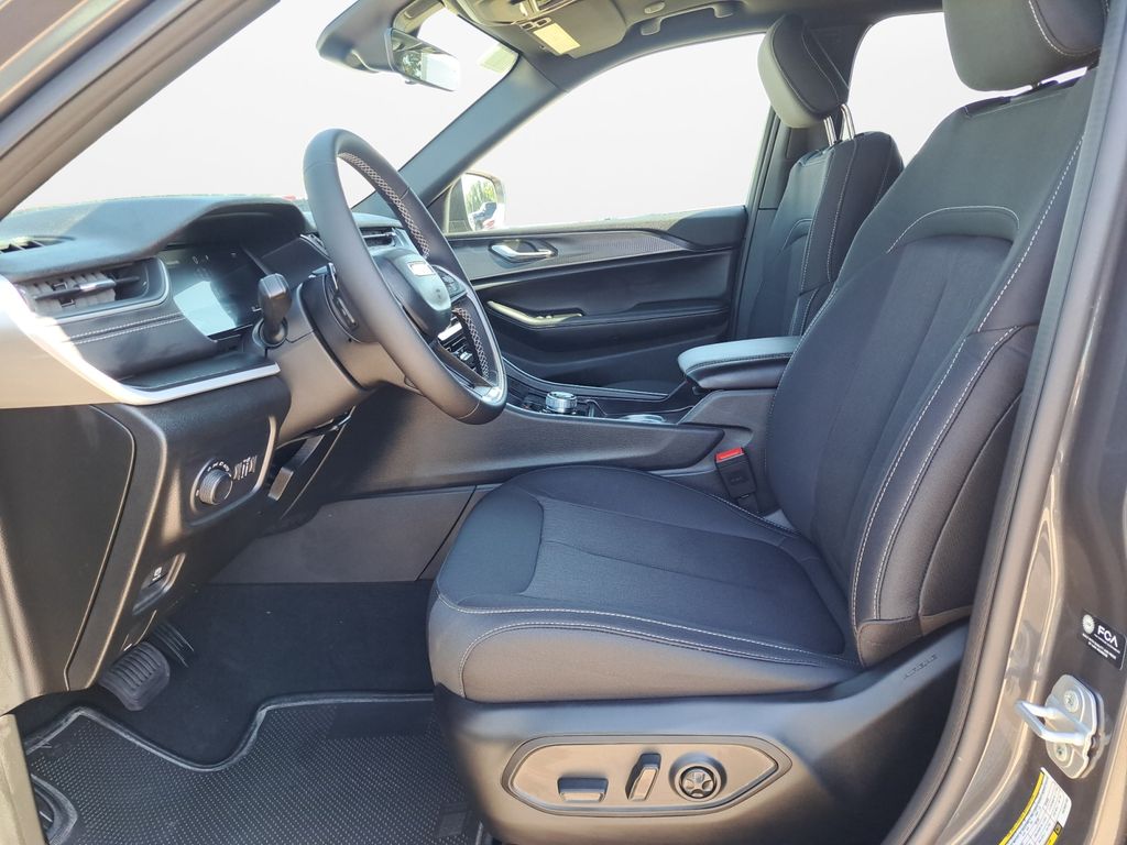 New Car 2025 Jeep Grand Cherokee  Laredo X For Sale Under $35,000 In Austin, Texas