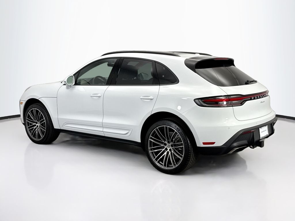 Thumbnail: 2026 Porsche Macan - 3