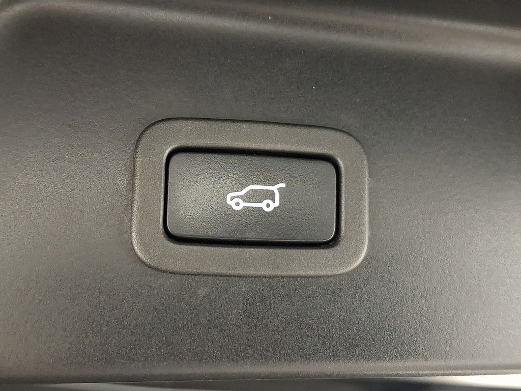 Thumbnail: 2017 Land Rover Range Rover - 32