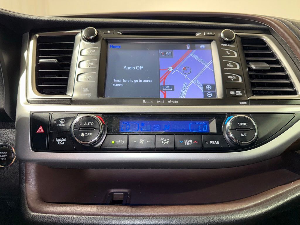 Thumbnail: 2016 Toyota Highlander - 29