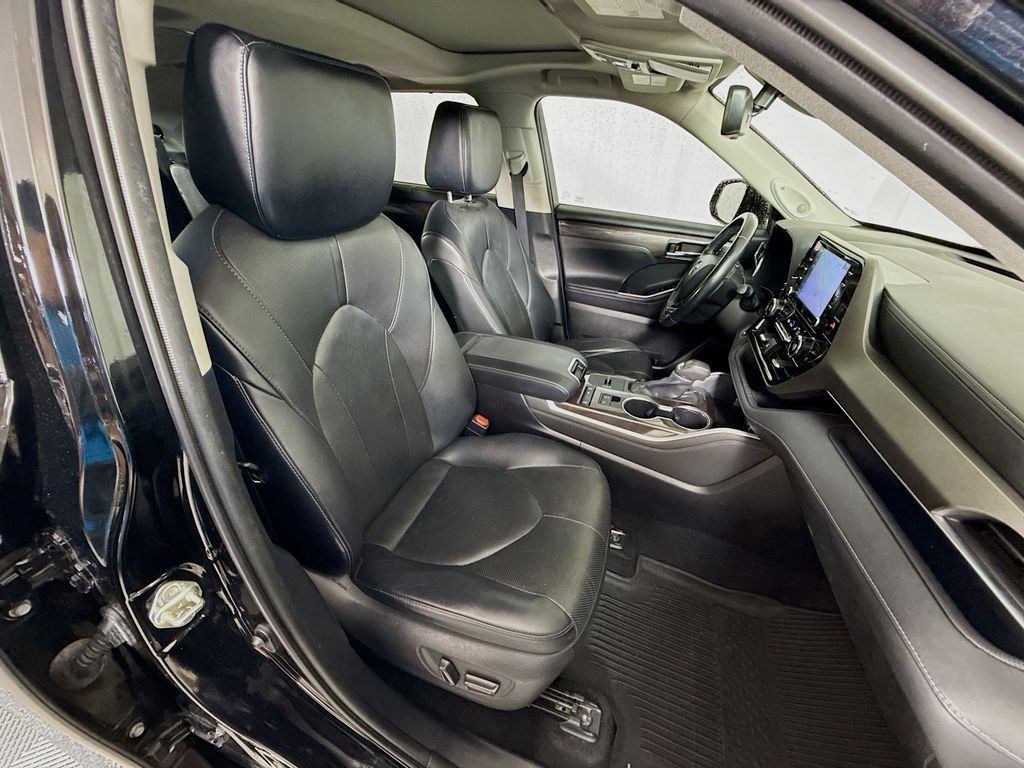 Thumbnail: 2020 Toyota Highlander - 31