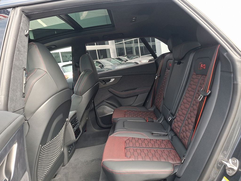 Thumbnail: 2026 Audi RS Q8 - 7