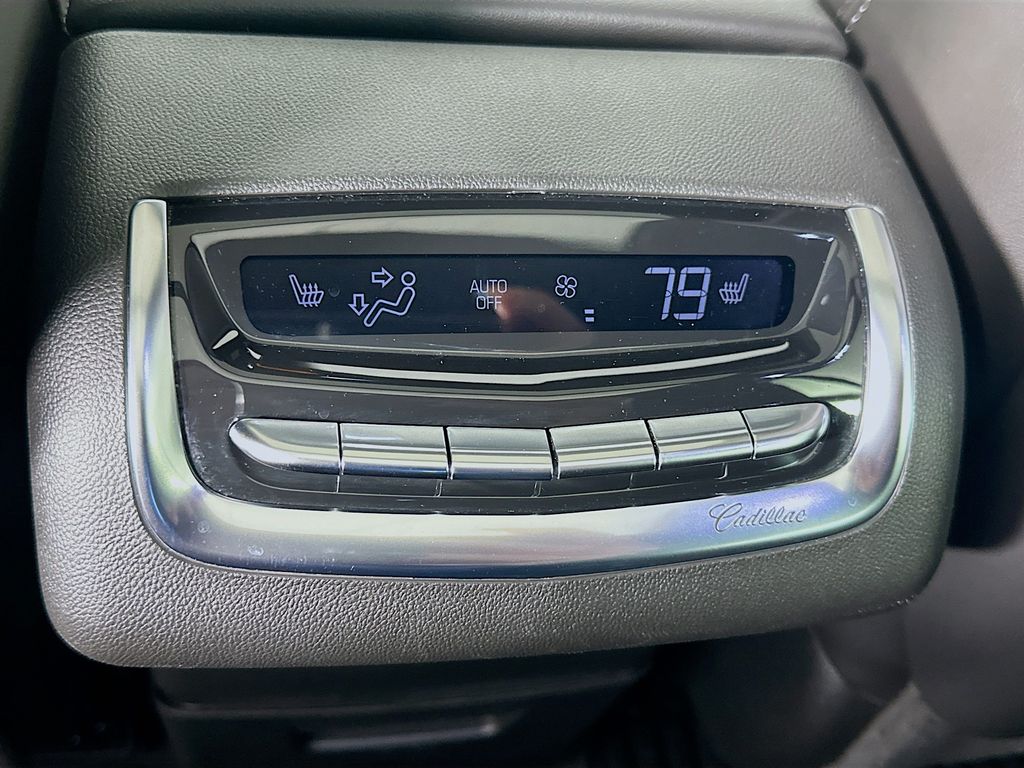 Thumbnail: 2022 Cadillac XT6 - 25