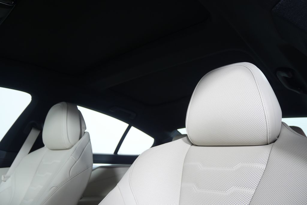 Thumbnail: 2026 BMW 8 Series - 14