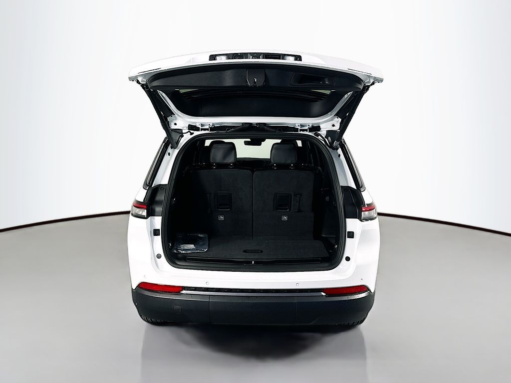 New 2026 White/off-white Jeep Laredo Altitude image 16