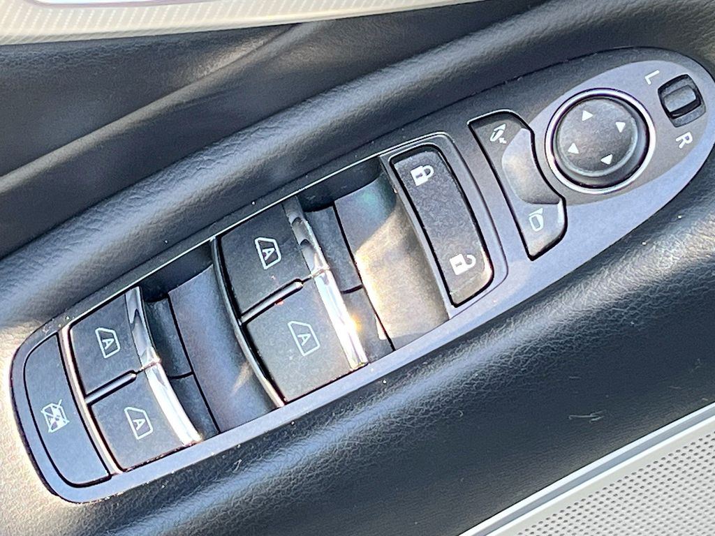 Used 2022 Gray INFINITI LUXE image 17