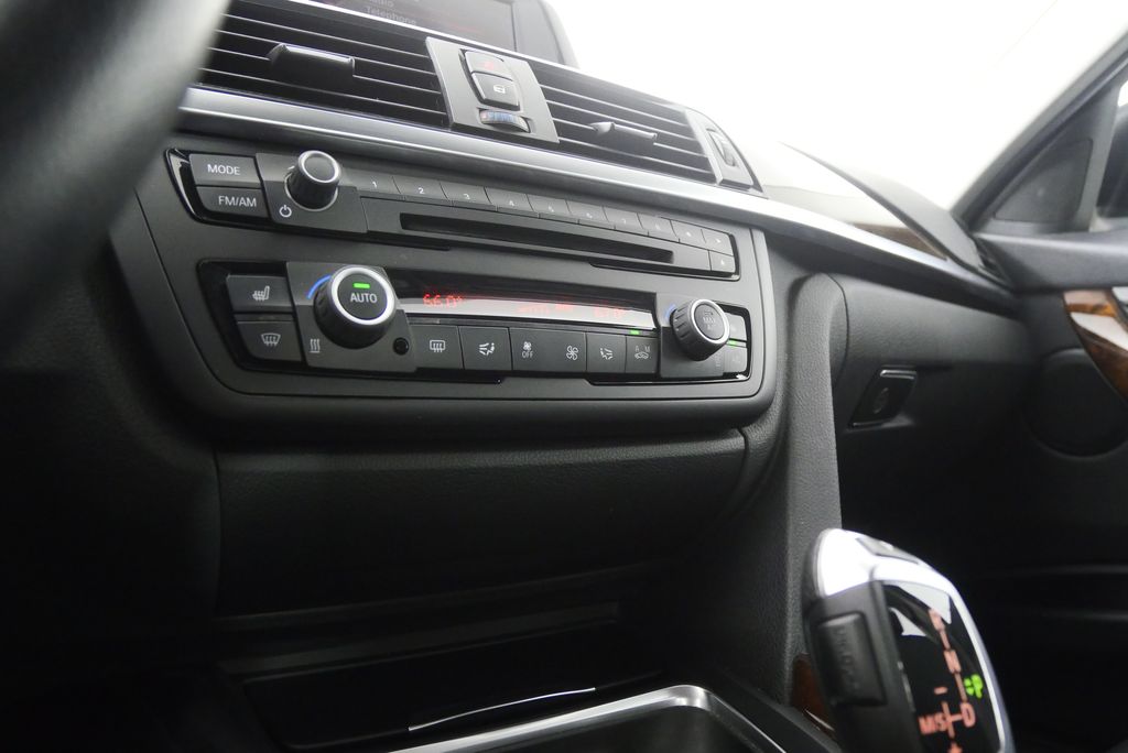 Thumbnail: 2015 BMW 3 Series - 26