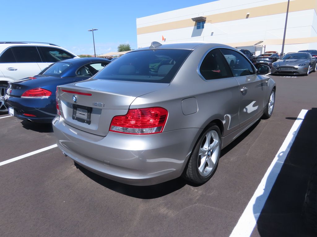 Thumbnail: 2011 BMW 1 Series - 3