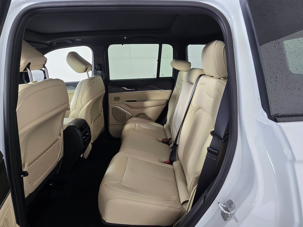 new 2025 Jeep Grand Cherokee car, priced at $41,585