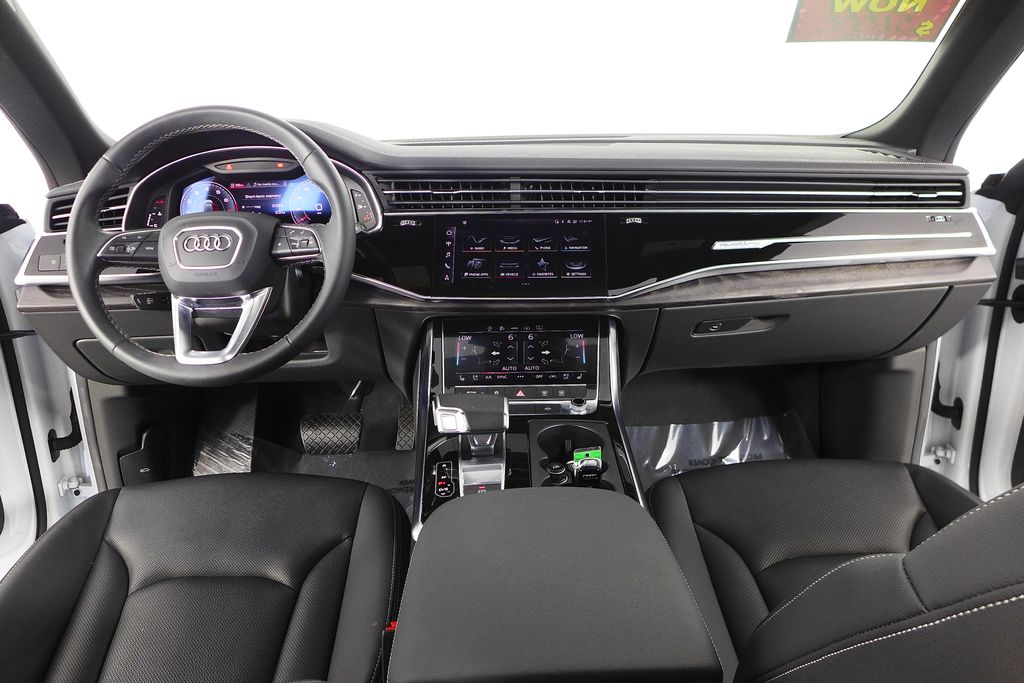 Thumbnail: 2023 Audi Q8 - 24