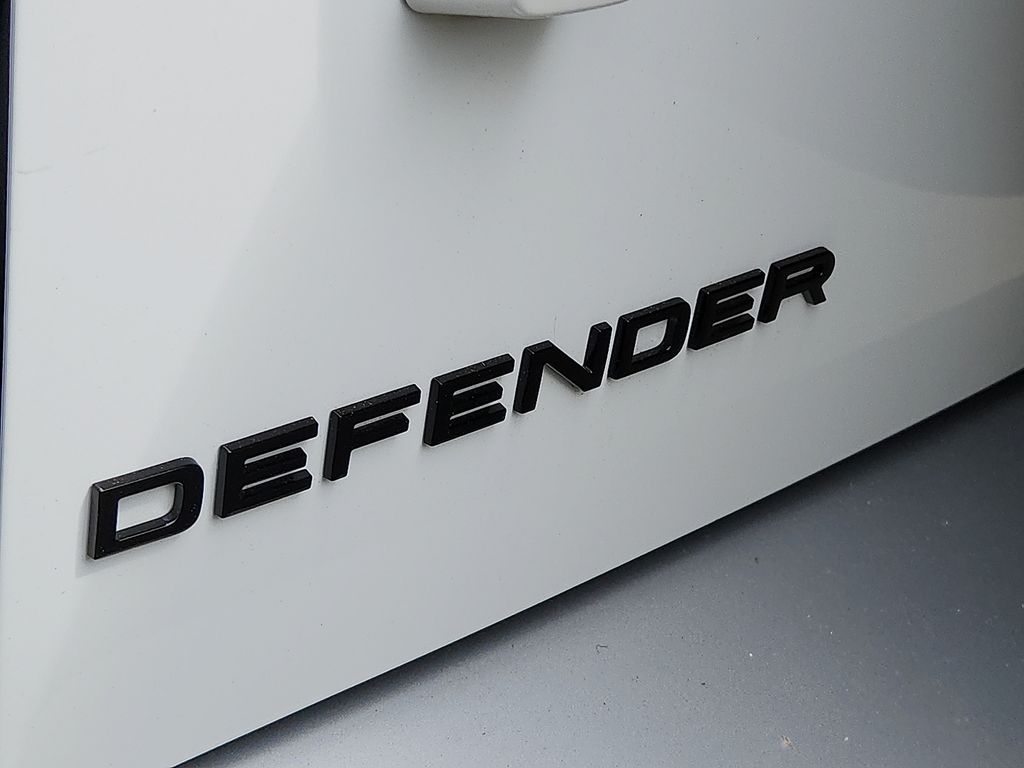 2025 Land Rover Defender 130 12