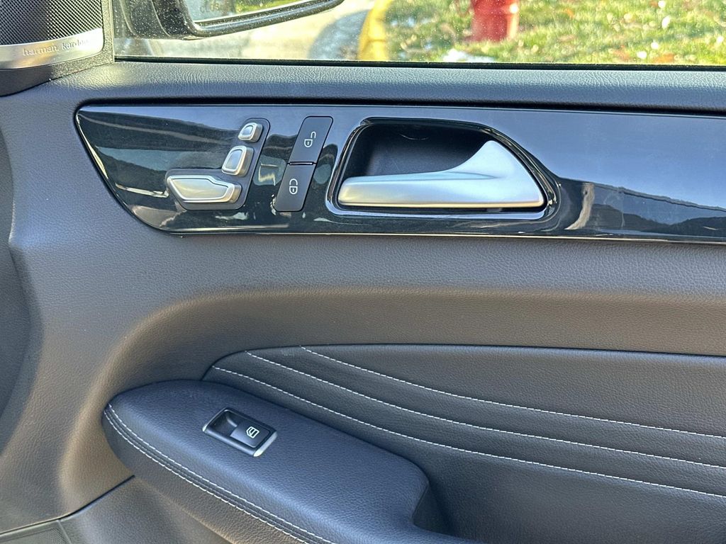 Thumbnail: 2018 Mercedes-Benz GLE - 20