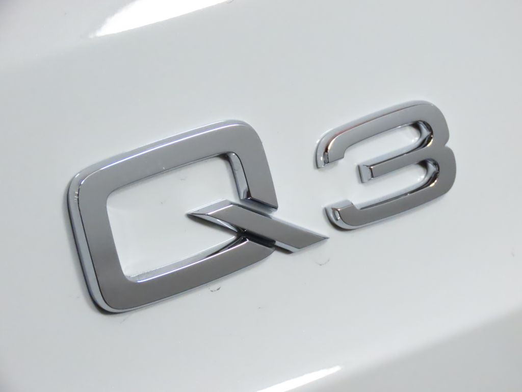 Thumbnail: 2025 Audi Q3 - 9