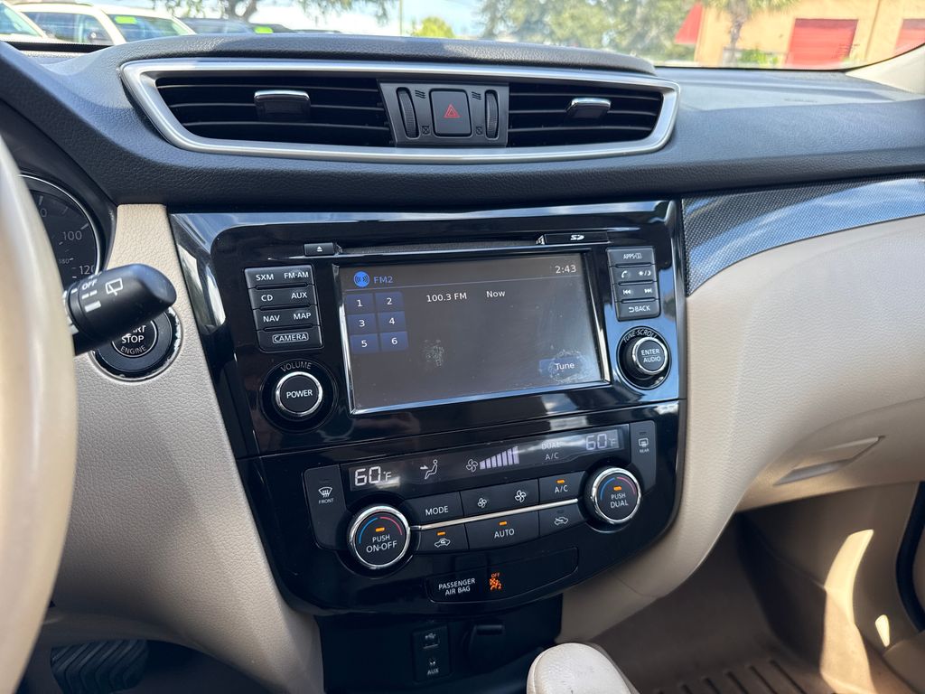 Used 2014 White Nissan SL image 21