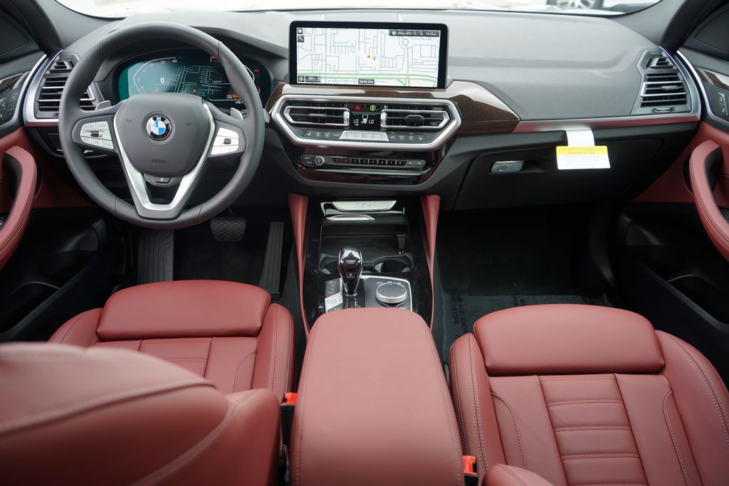 Thumbnail: 2025 BMW X4 - 12