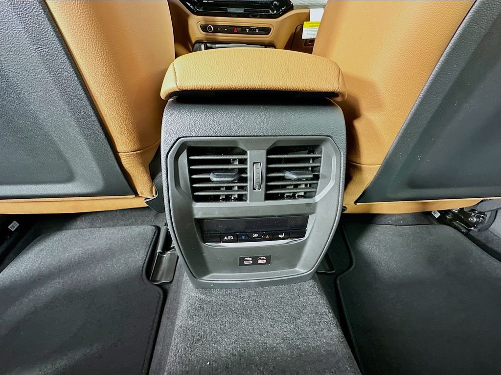 Thumbnail: 2025 BMW i4 - 24