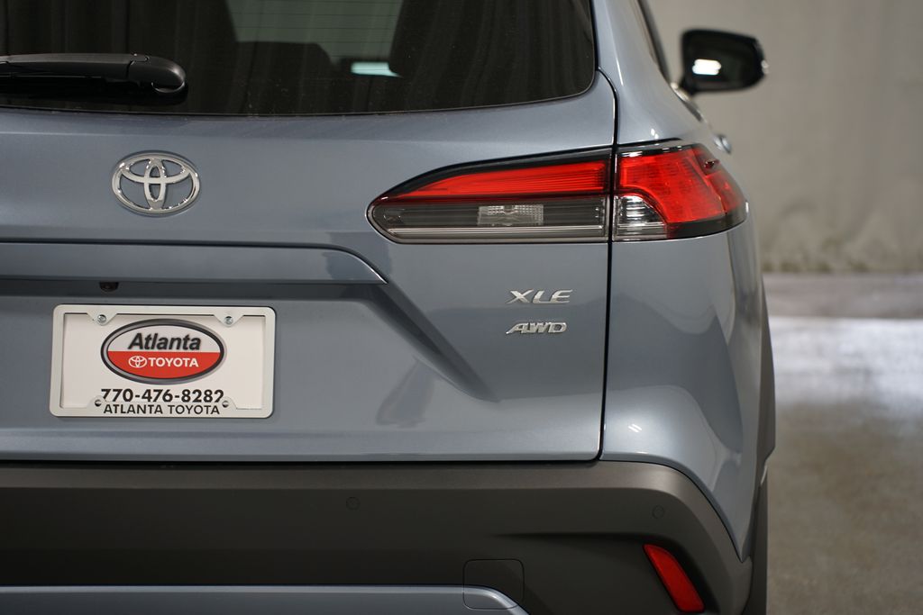 2025 Toyota Corolla Cross XLE 10