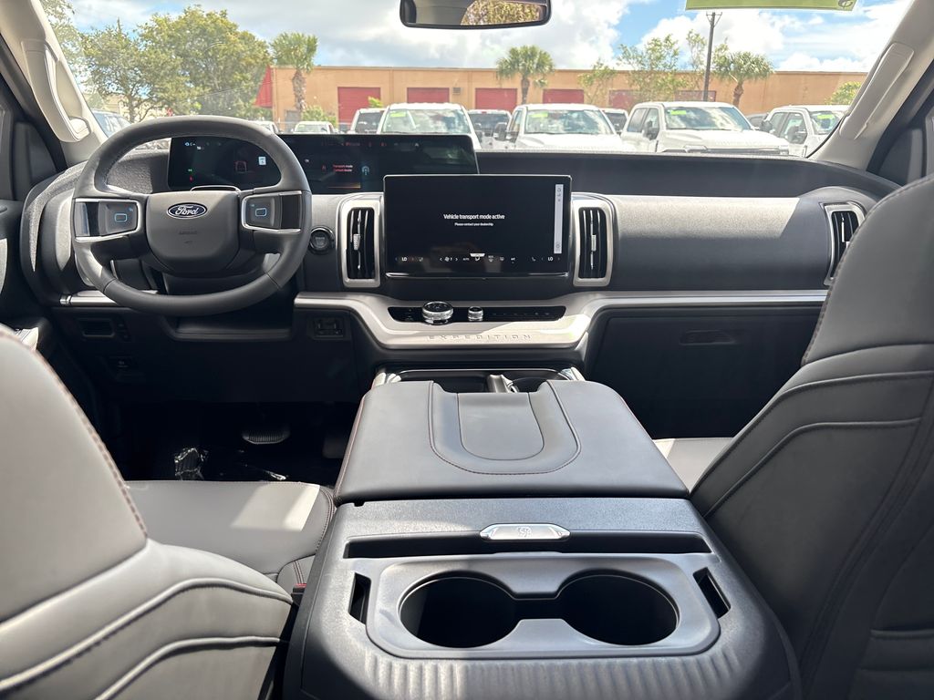 2025 Ford Expedition MAX photo 4