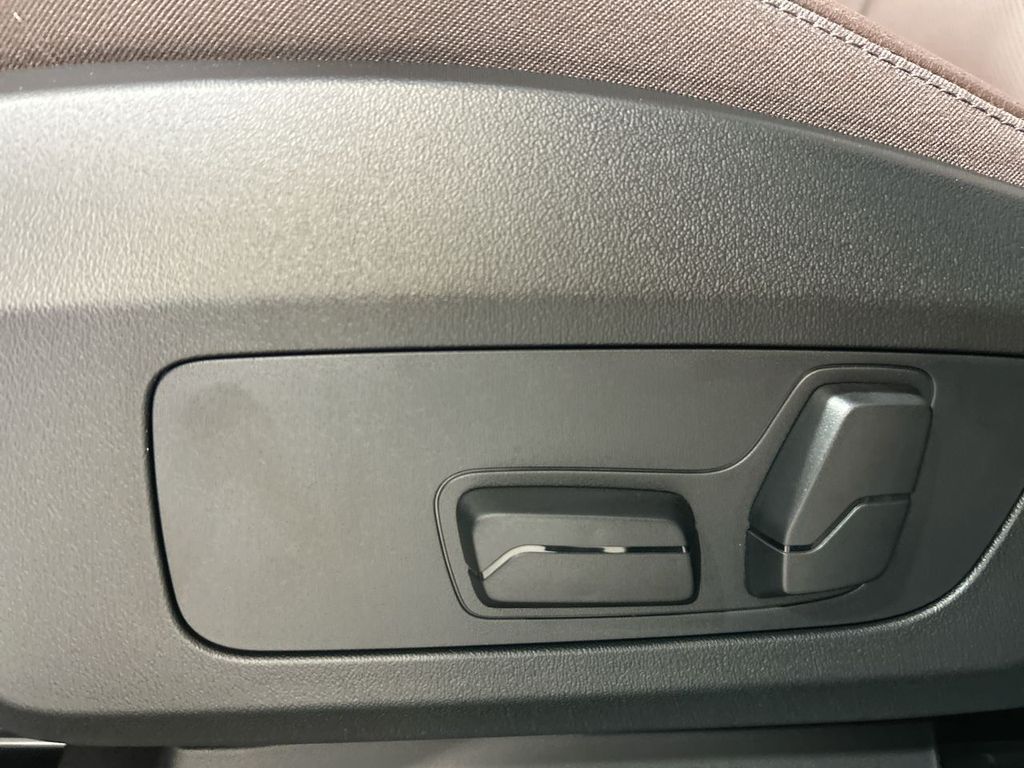 Thumbnail: 2025 BMW X1 - 12