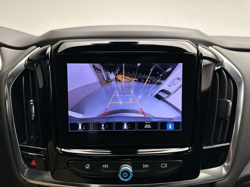 Thumbnail: 2023 Chevrolet Traverse - 17