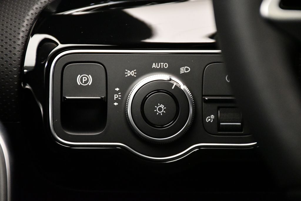 Thumbnail: 2025 Mercedes-Benz CLA - 19