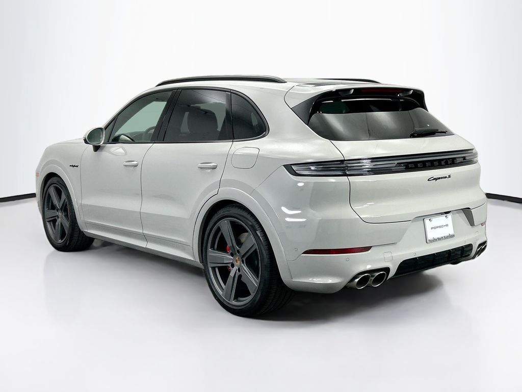 Thumbnail: 2026 Porsche Cayenne - 3