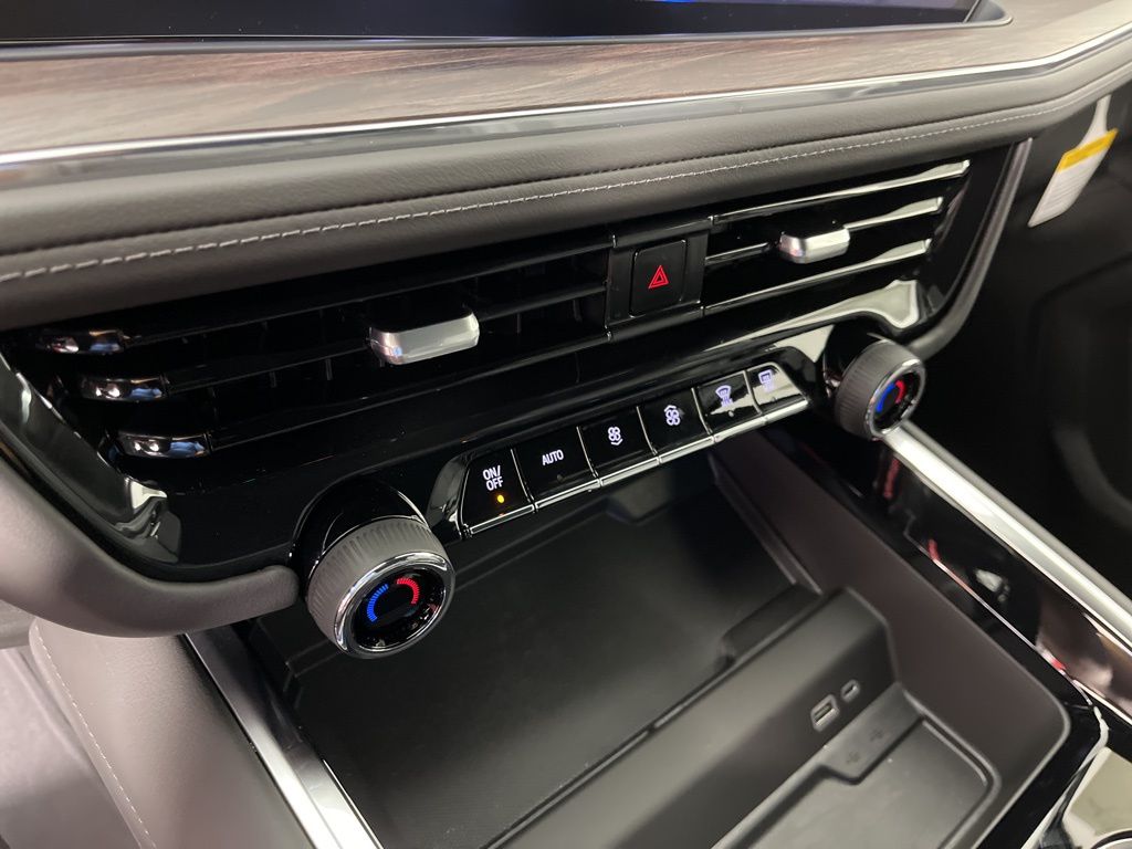 Thumbnail: 2025 Chevrolet Suburban - 31