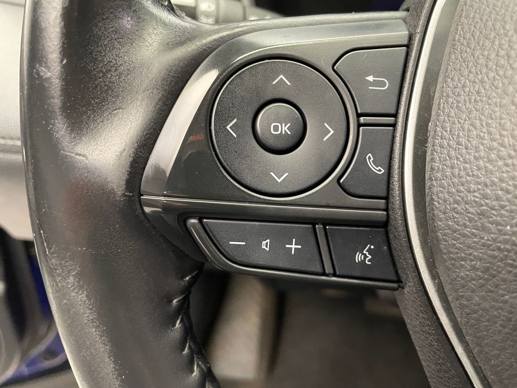 2022 Toyota Corolla Cross XLE 22