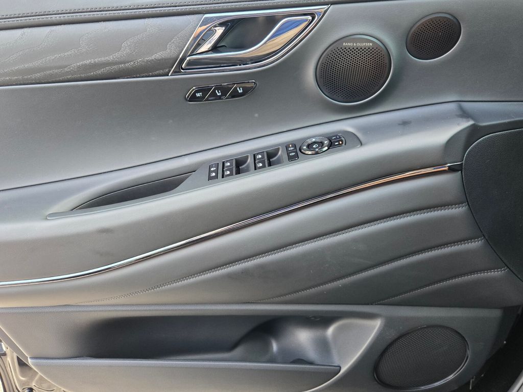 2027 Genesis GV80