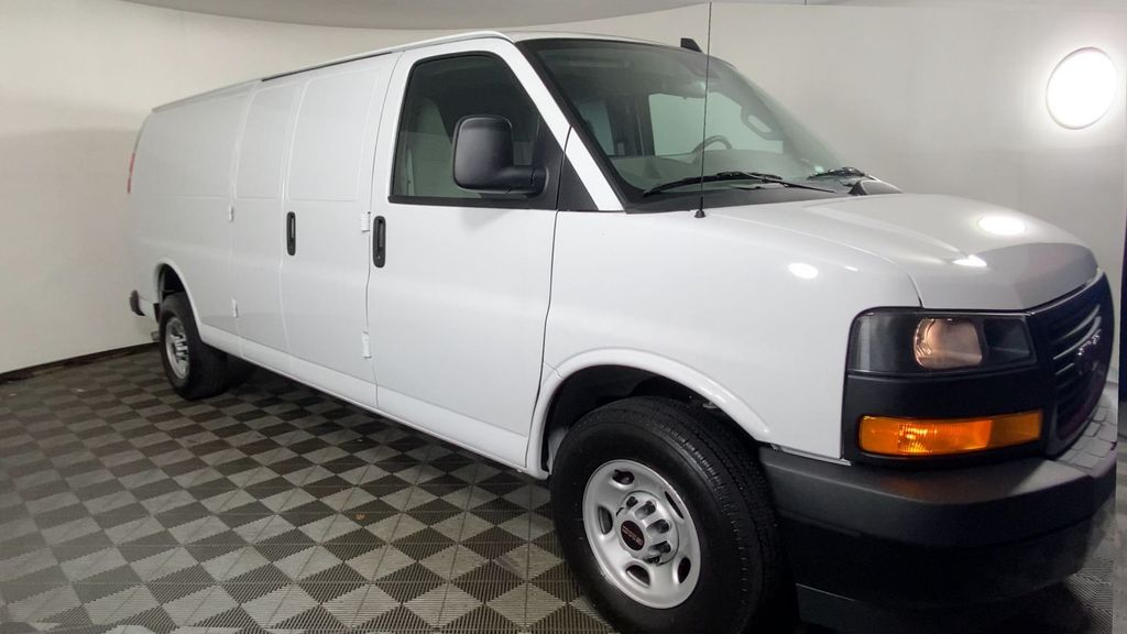 2023 GMC Savana 3500 Work Van 2