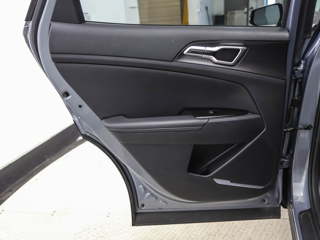 Thumbnail: 2023 Kia Sportage - 20