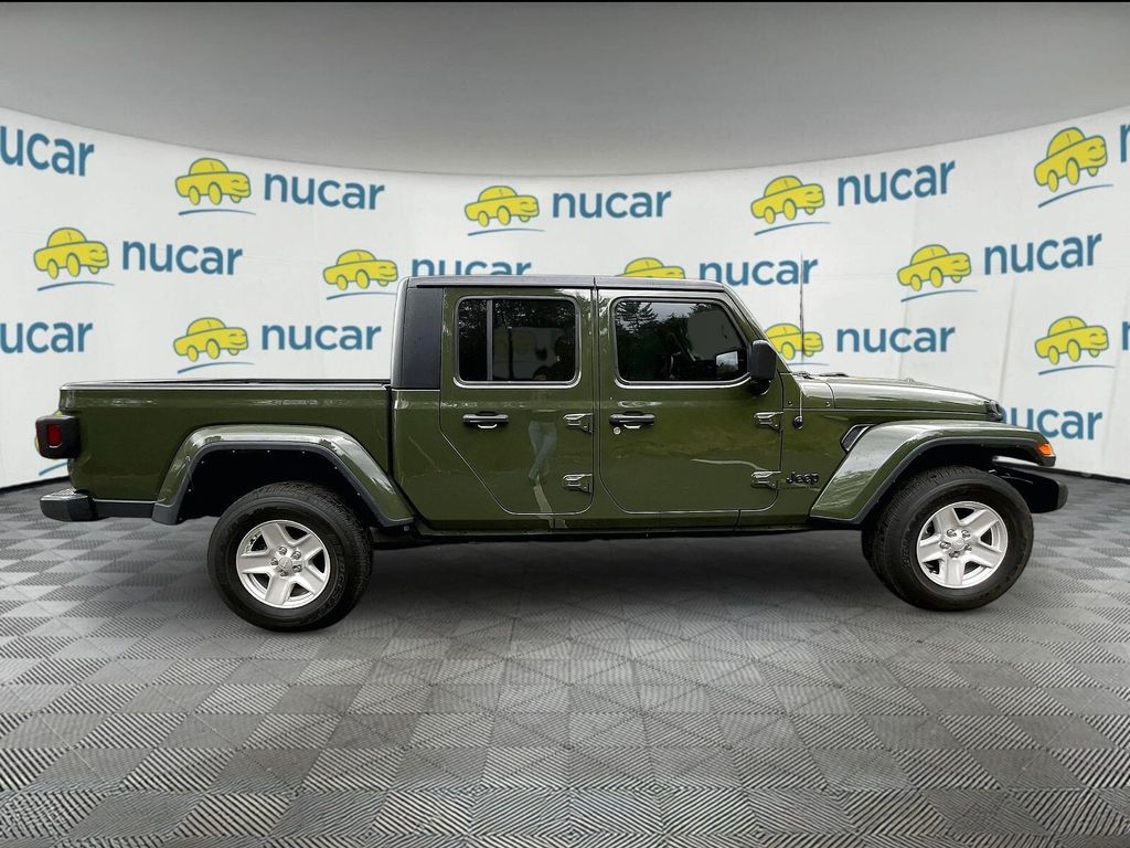 2022 Jeep Gladiator — photo 9