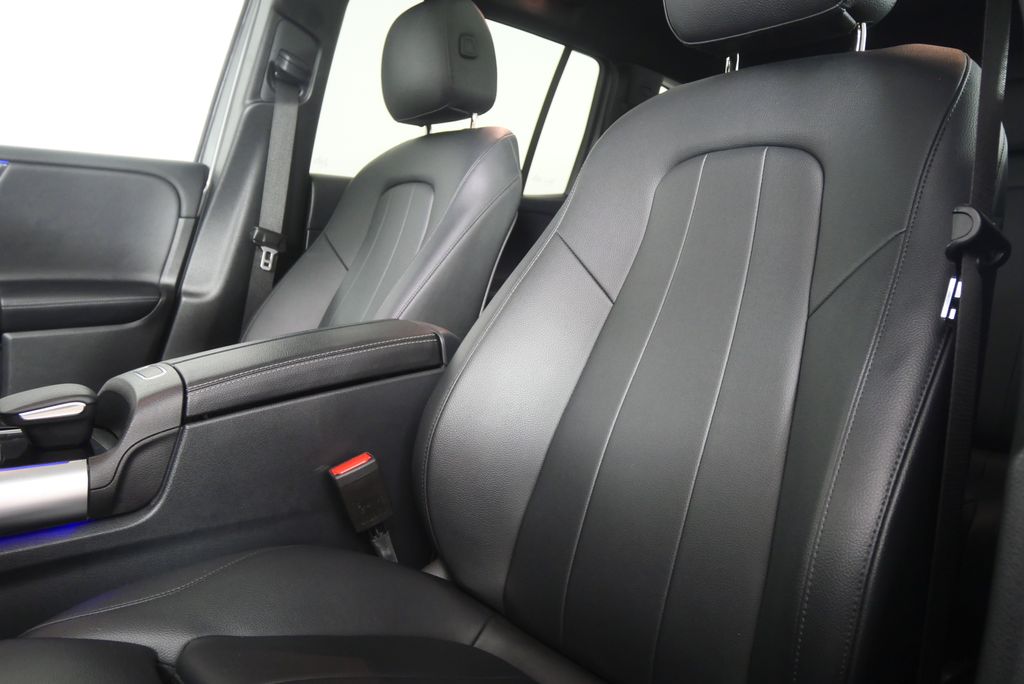 Thumbnail: 2021 Mercedes-Benz GLB - 10