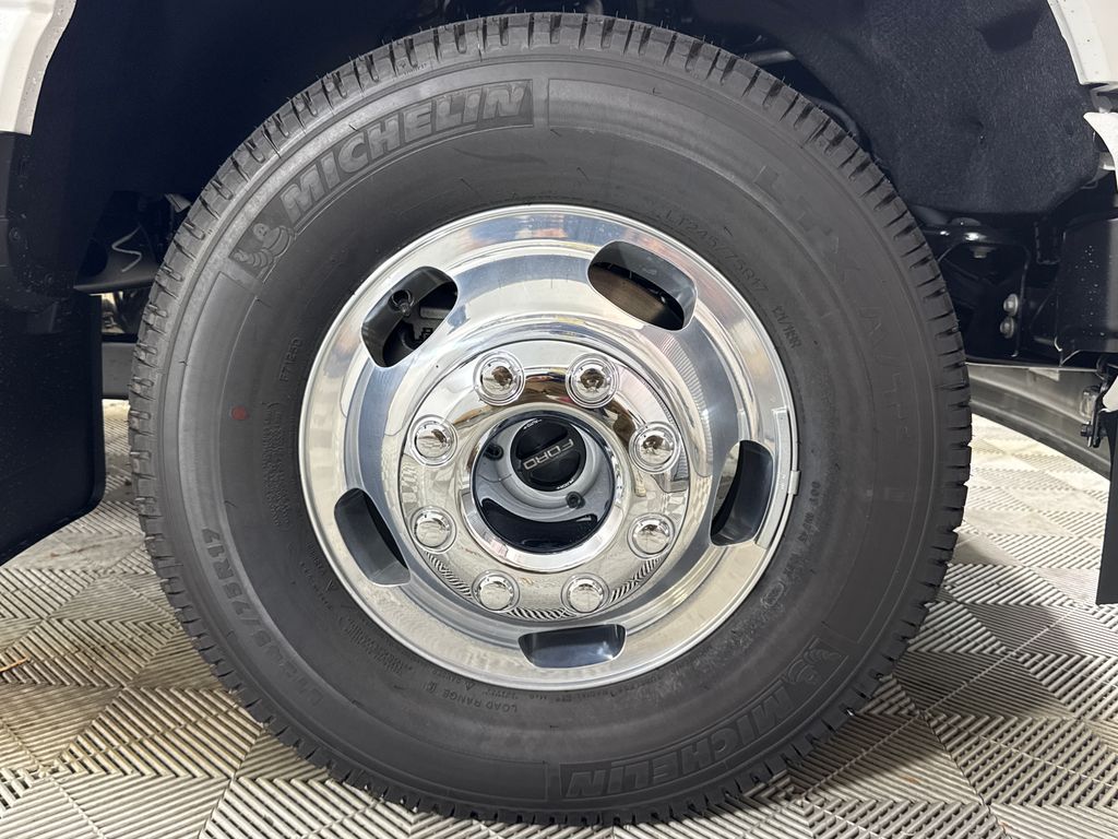 New 2026 White Ford Platinum image 15