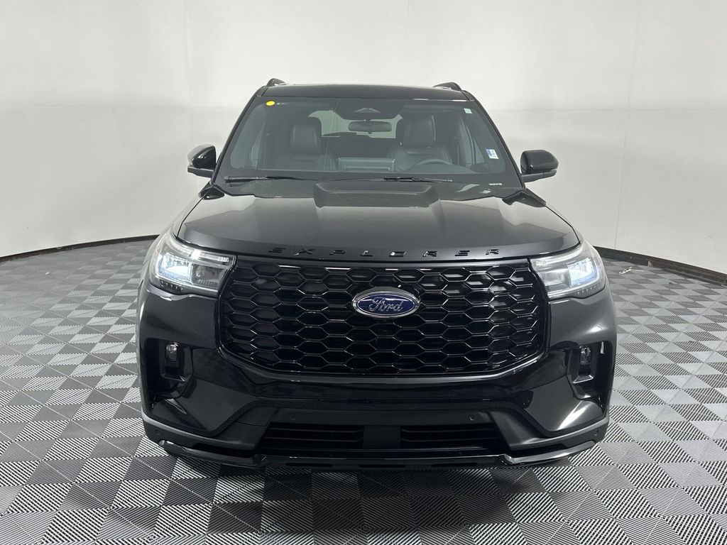 2025 Ford Explorer ST-Line 2