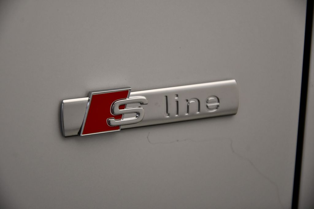 Thumbnail: 2024 Audi Q3 - 11
