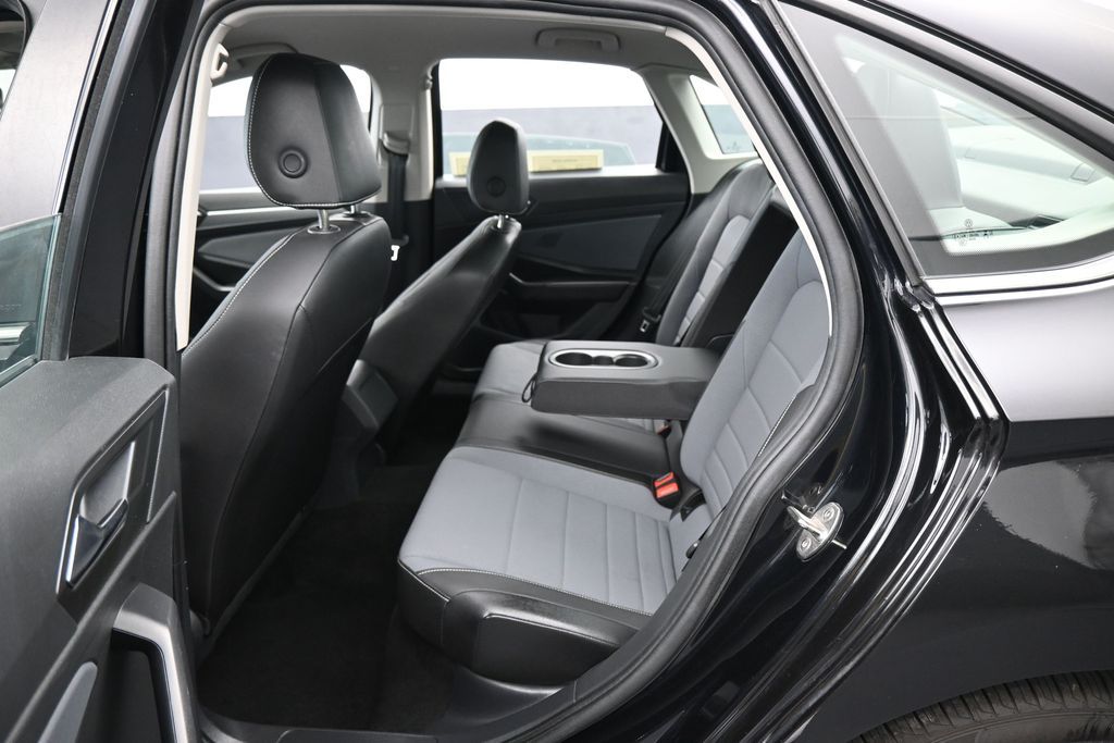 Used 2025 Black Volkswagen 1.5T SE image 29