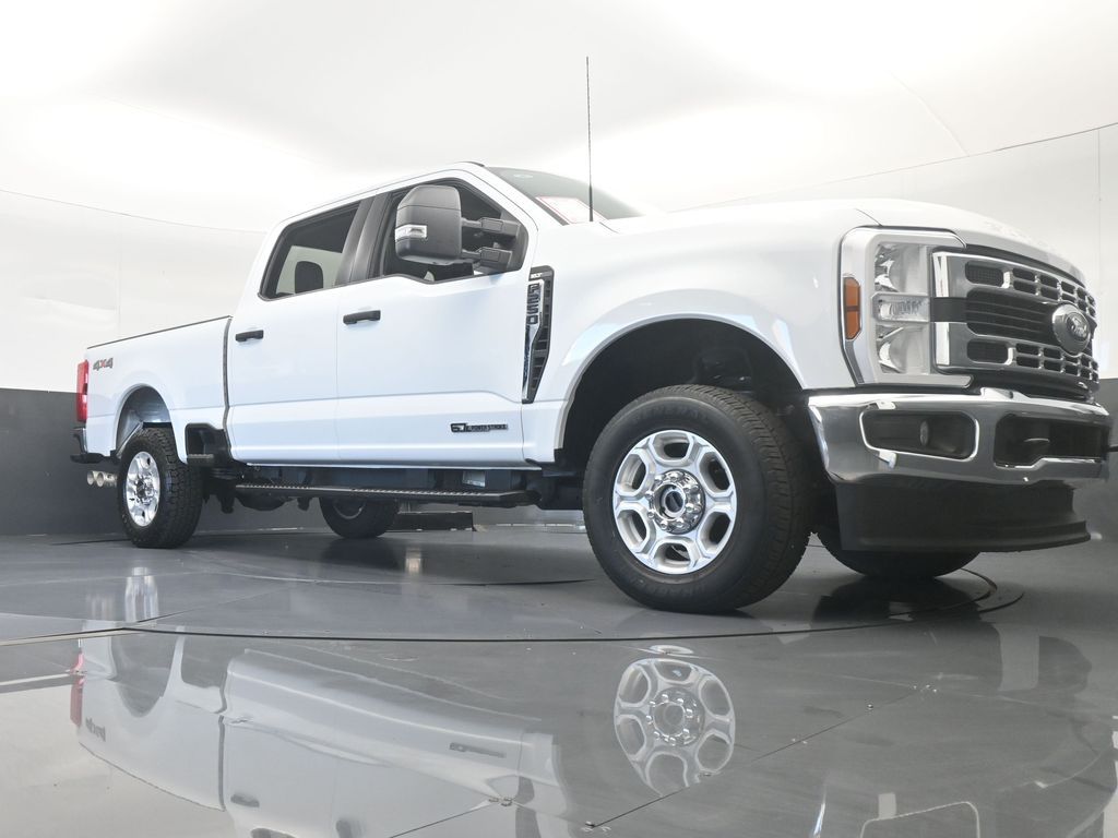 Used 2025 Oxford White Ford XLT image 66