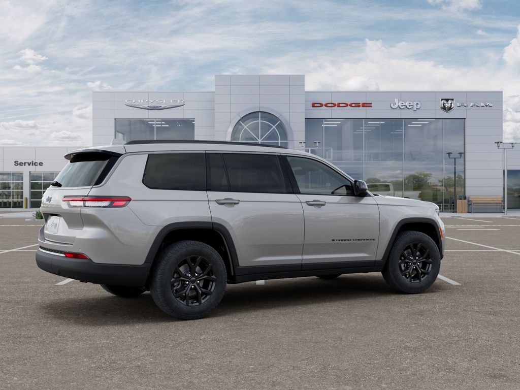 New 2026 Silver Zynith Jeep Altitude image 4