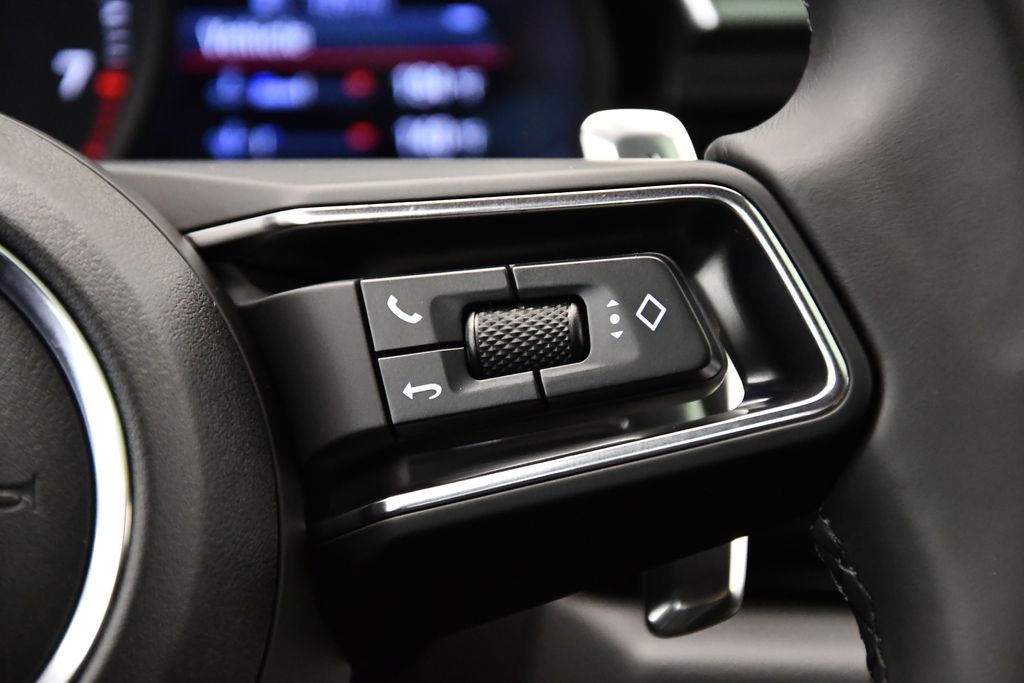 Thumbnail: 2025 Porsche Macan - 24