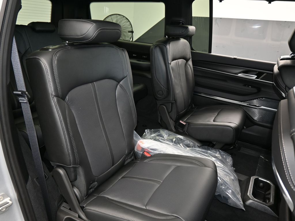 New 2026 Silver Zynith Jeep Summit Obsidian image 40