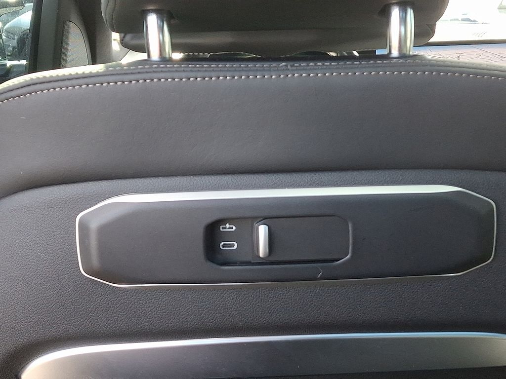 Thumbnail: 2024 BMW X7 - 12