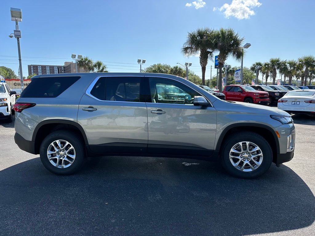 2023 Chevrolet Traverse LS 9