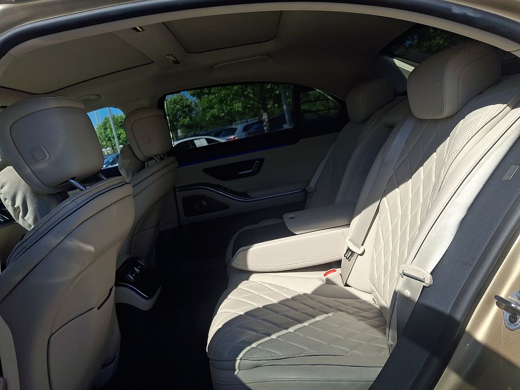 Thumbnail: 2022 Mercedes-Benz S-Class - 10