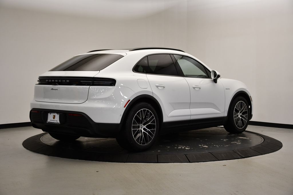 Thumbnail: 2025 Porsche Macan - 7