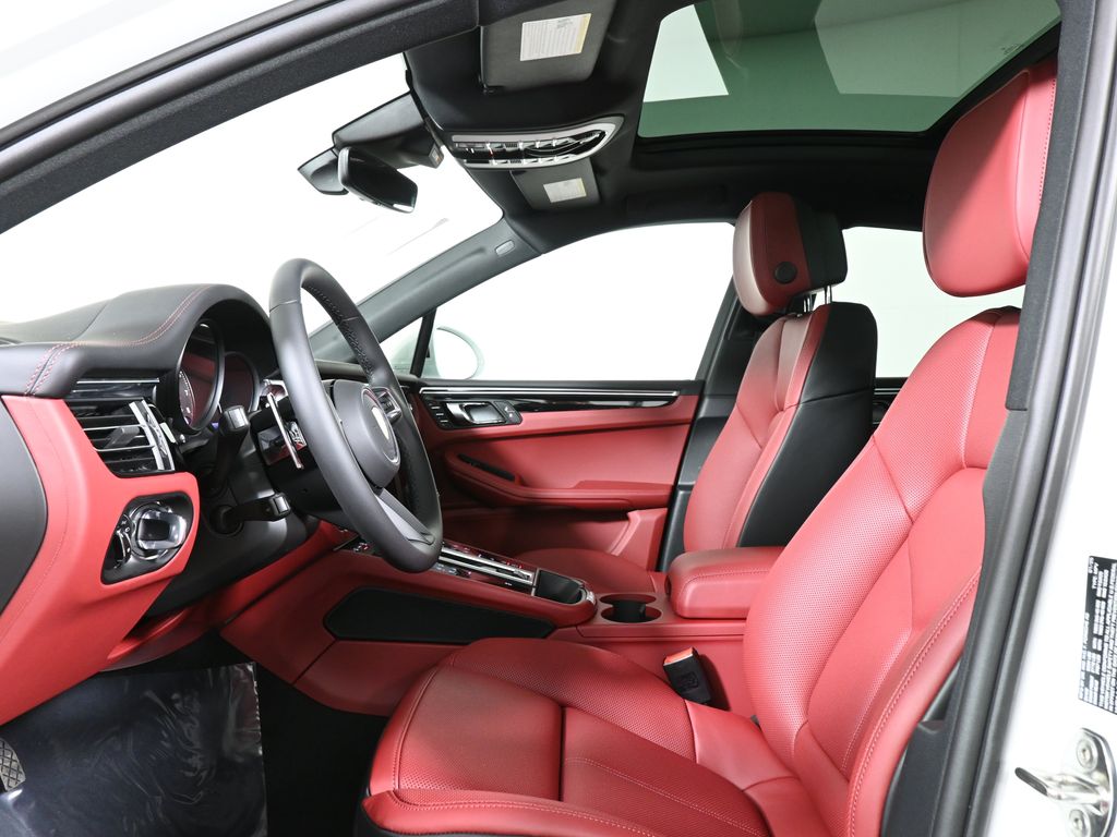 Thumbnail: 2025 Porsche Macan - 5