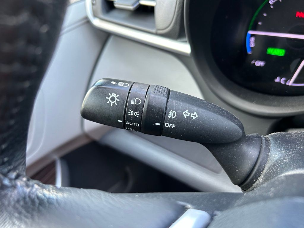 Thumbnail: 2023 Toyota Sienna - 23